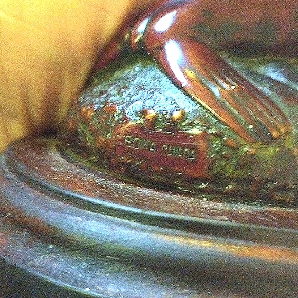 A composite seal sculpture with a rosewood  patina by native Boma Canadians - Picture 2 of 2